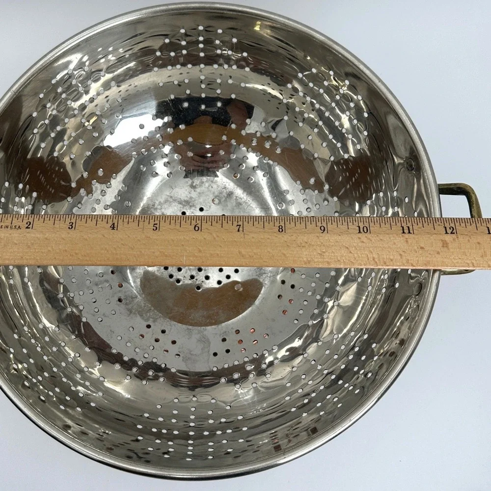 N/A vintage colander